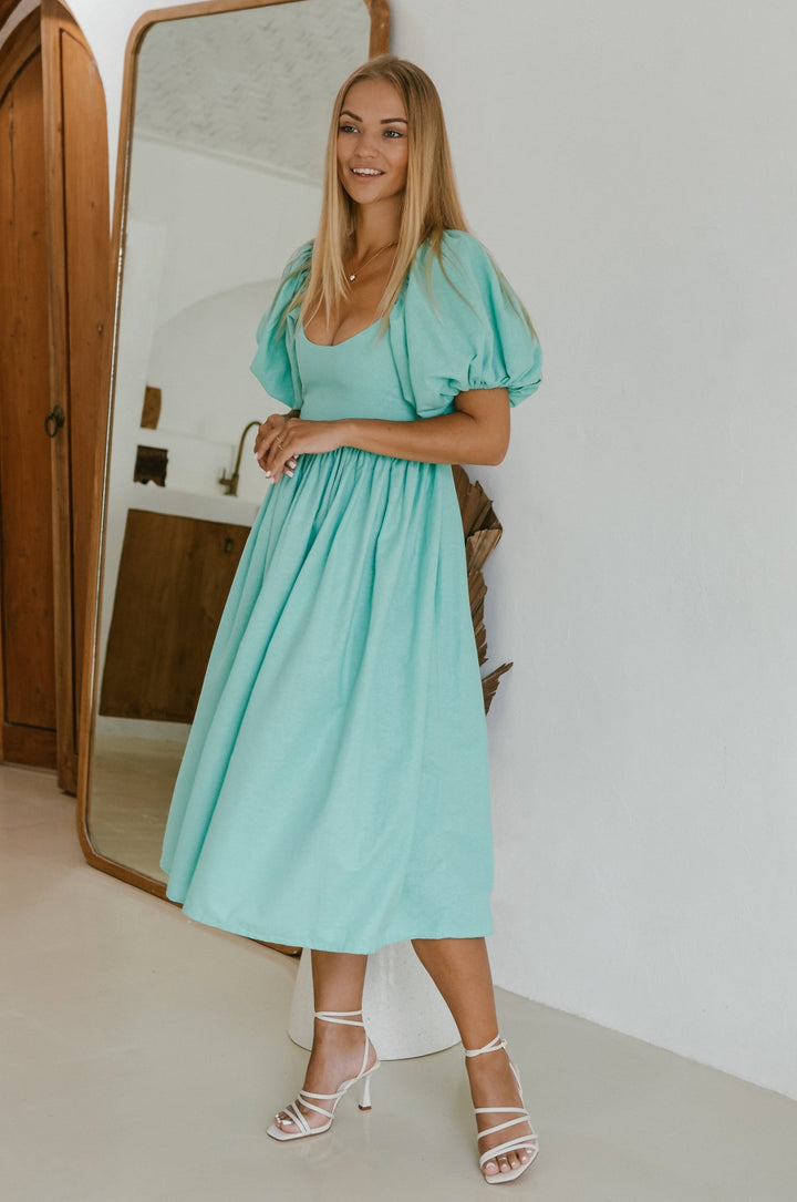Stilla | Elegante Midikjole Med Puffærmer