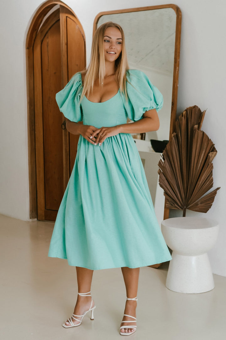Stilla | Elegante Midikjole Med Puffærmer