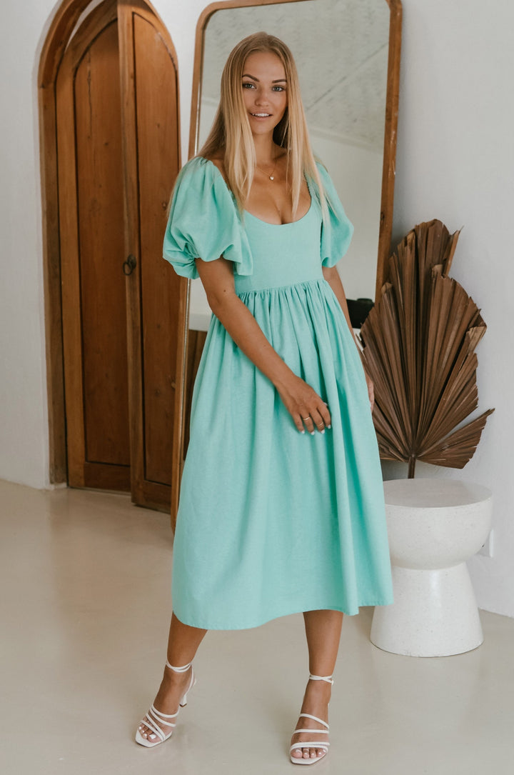 Stilla | Elegante Midikjole Med Puffærmer