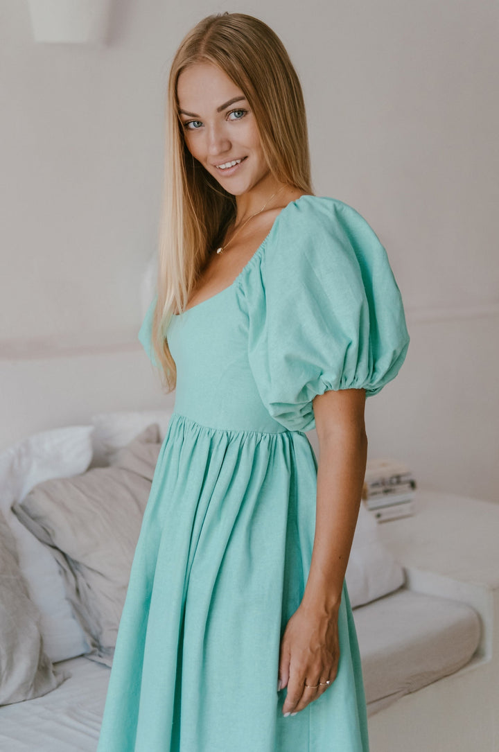Stilla | Elegante Midikjole Med Puffærmer