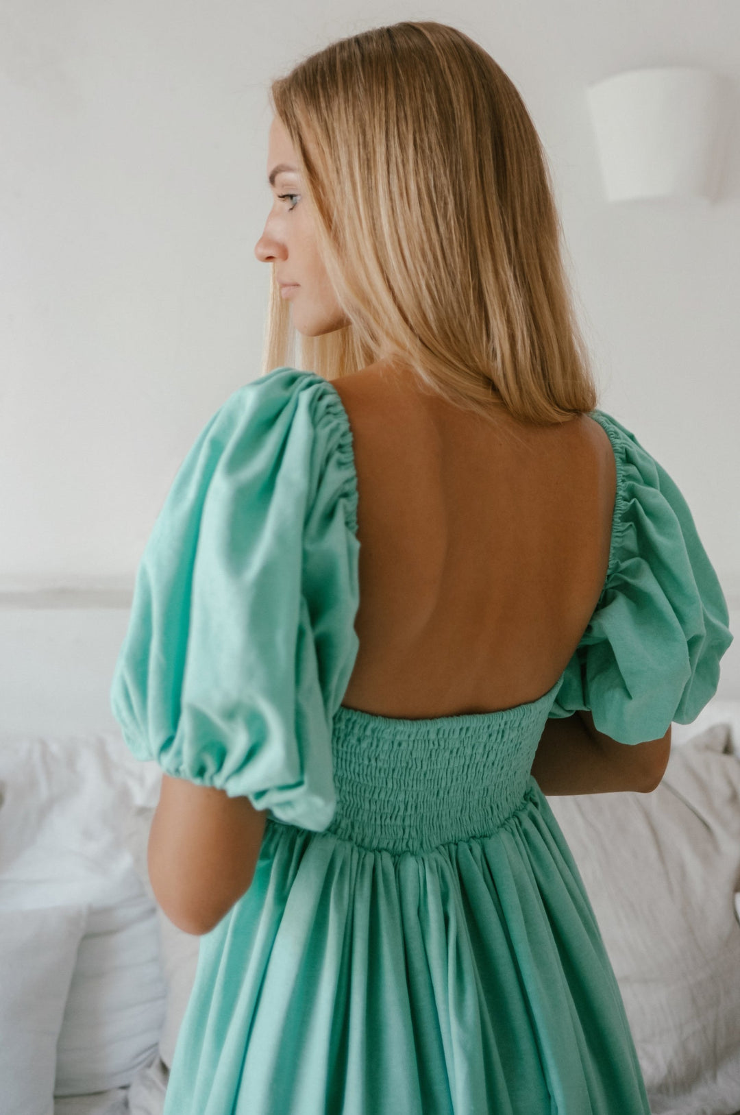 Stilla | Elegante Midikjole Med Puffærmer