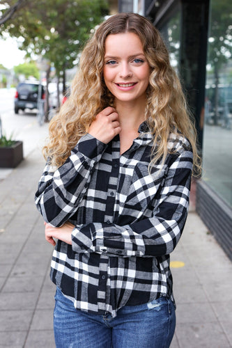 Stilla | Lækker Smart Rude Langærmet Bluse Med Knapper i Sort