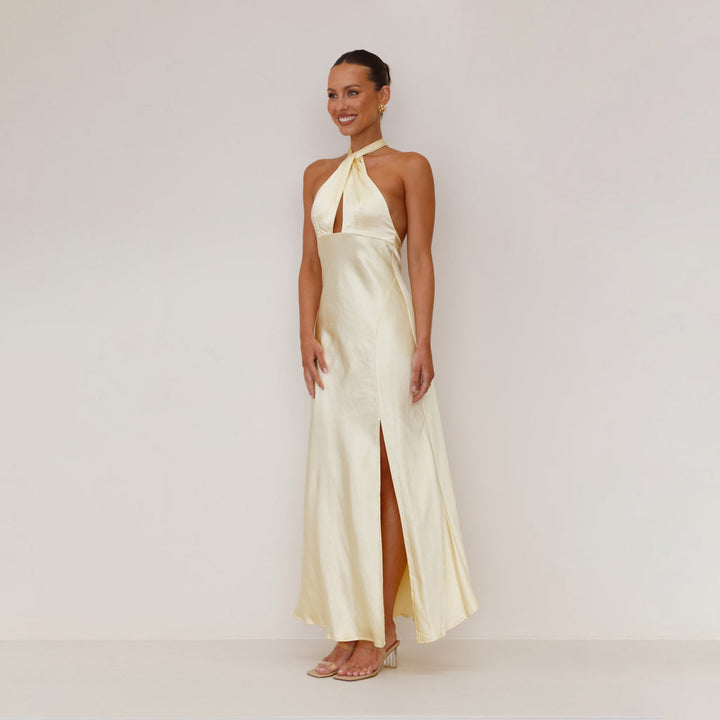 Stilla | Kjole Sofia Flydende Elegance Med Rygfri Detalje