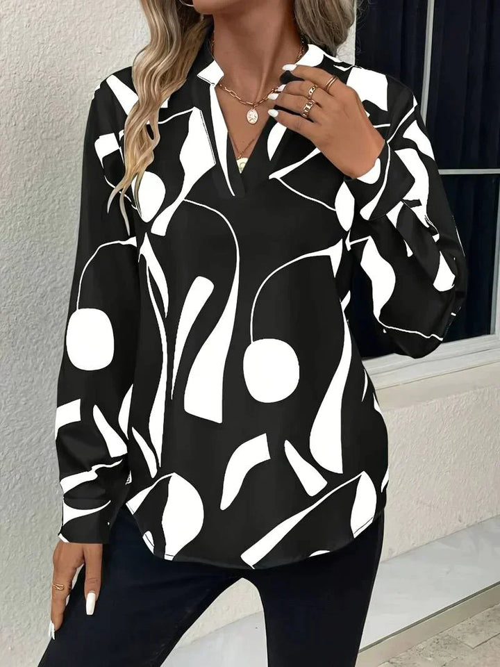 Stilla | Smuk V-hals bluse med tryk