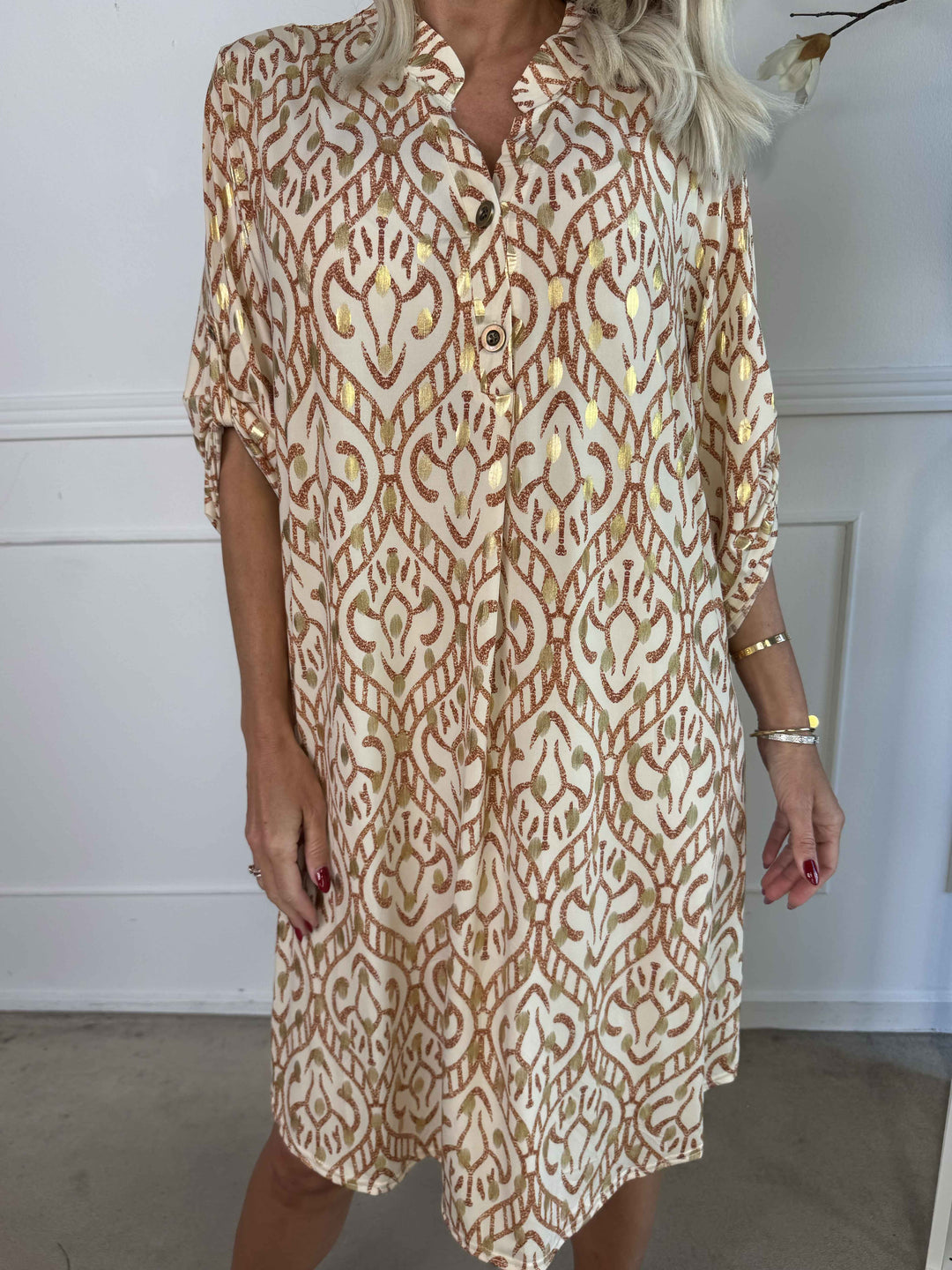 Stilla | Boho Maxikjole Med Gulddetaljer