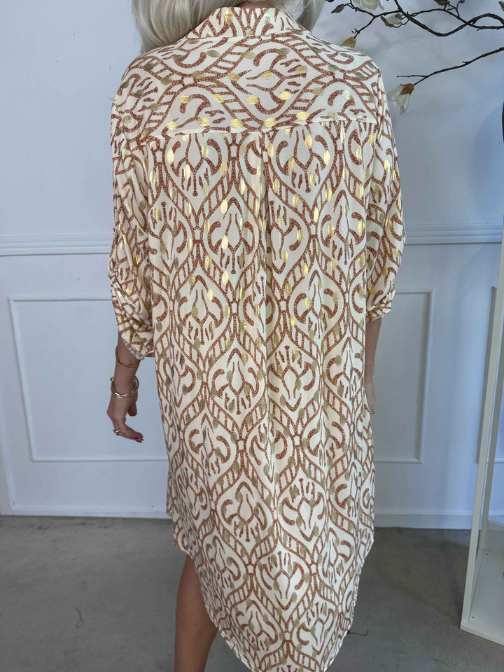 Stilla | Boho Maxikjole Med Gulddetaljer