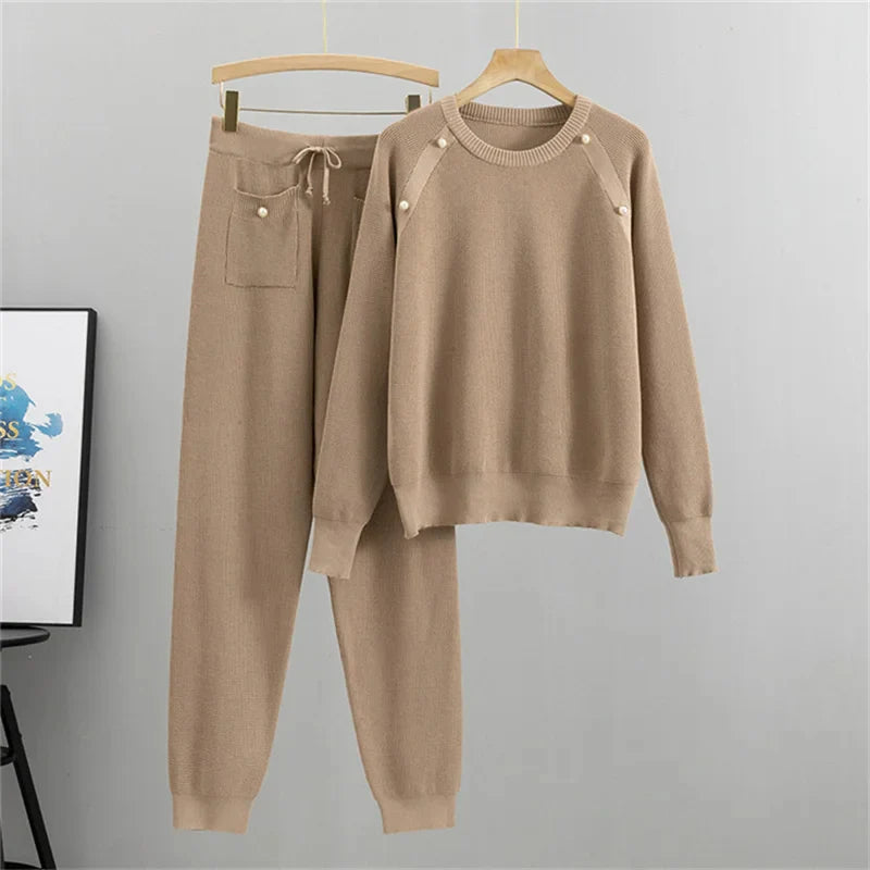 Stilla | Strik-Loungewear Sæt med Perleaccentuer