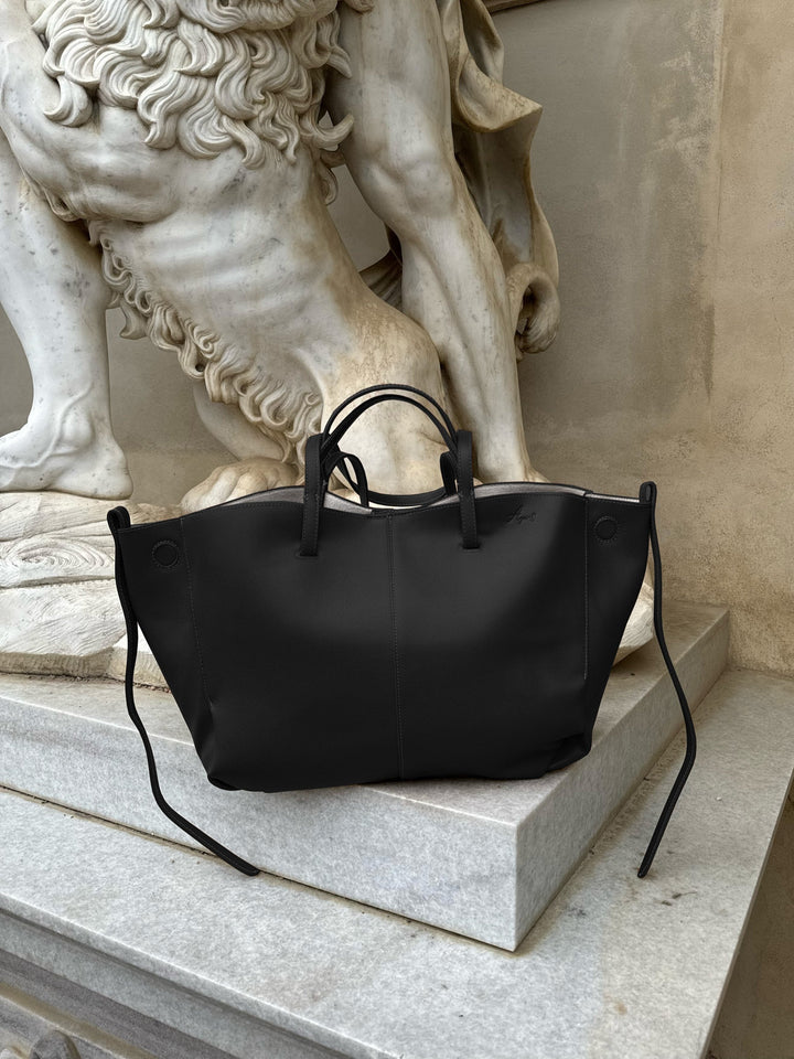Stilla | Sort Taske i Luksuriøst Design