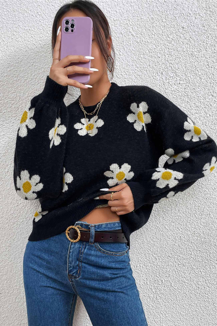 Stilla | Pullover med floral broderi og rund halsudskæring