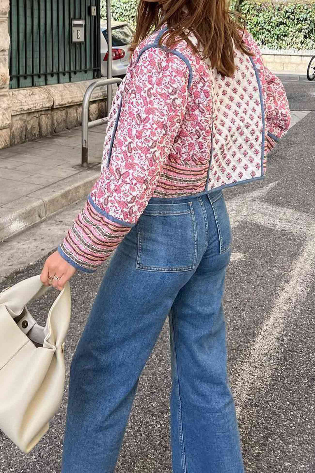 Stilla | Vendbar Jakke Med Åben Forkant og Blomsterprint