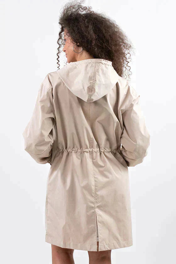 Stilla | Elegant og funktionel vandtæt trenchcoat til kvinder