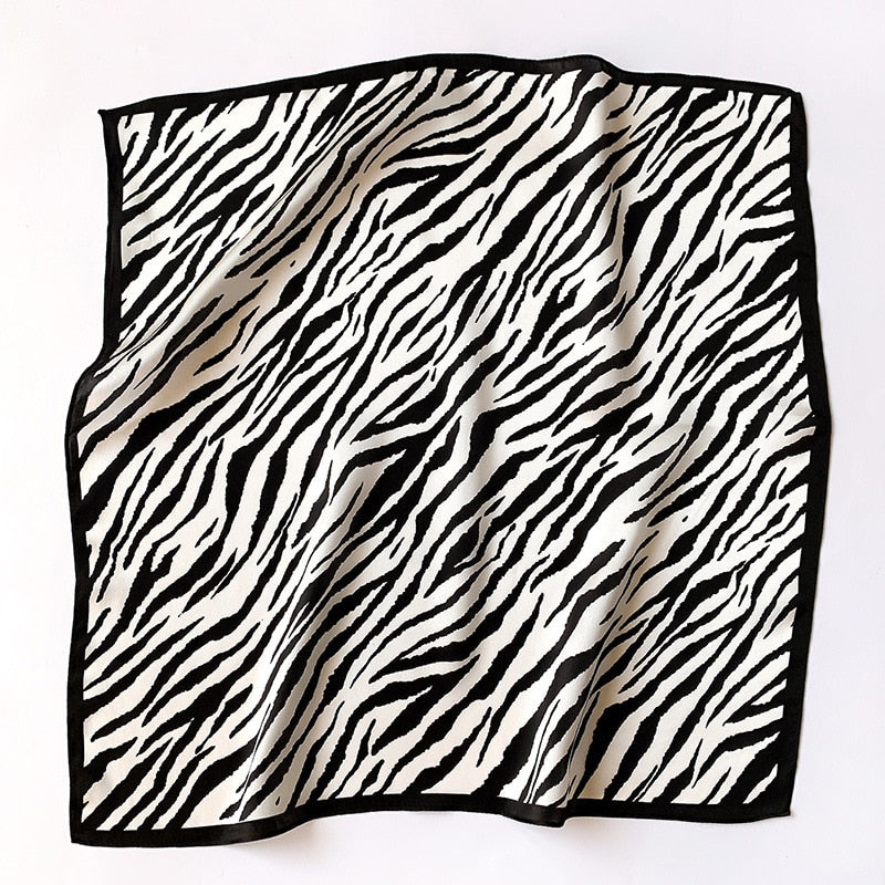 Stilla | 100% Silke Square Med Zebra Dekoration Til Kvinder