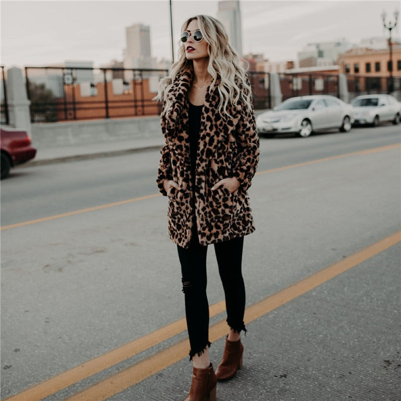 Stilla | Elegant og trendy leopardmønster frakke til kvinder