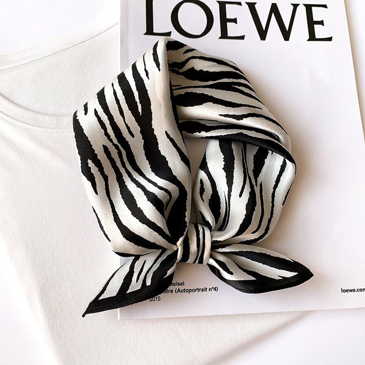 Stilla | 100% Silke Square Med Zebra Dekoration Til Kvinder