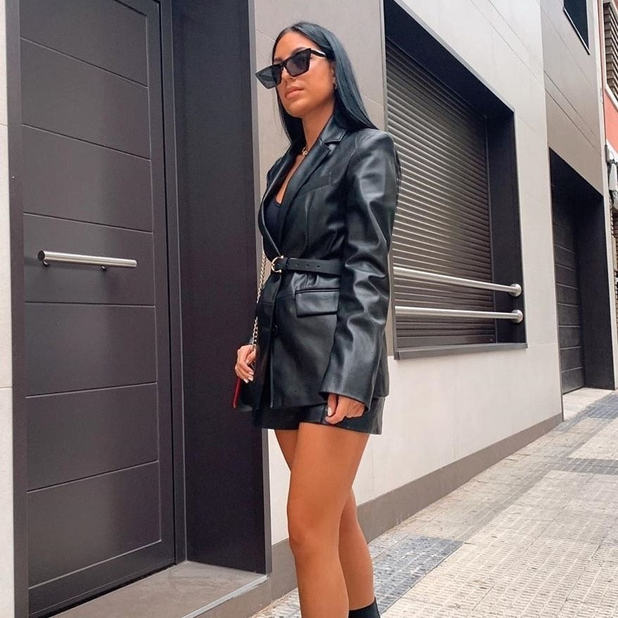 Stilla | Dame Lang Blazer med Taljeret Snit