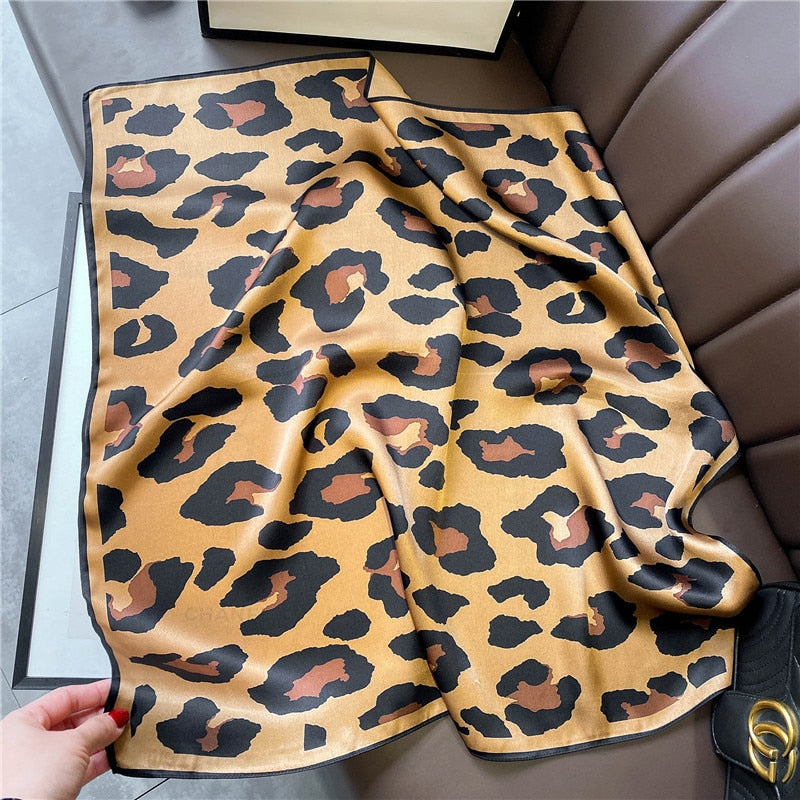 Stilla | Chic 100% Silke Square Leopard Dekoration Kvinder