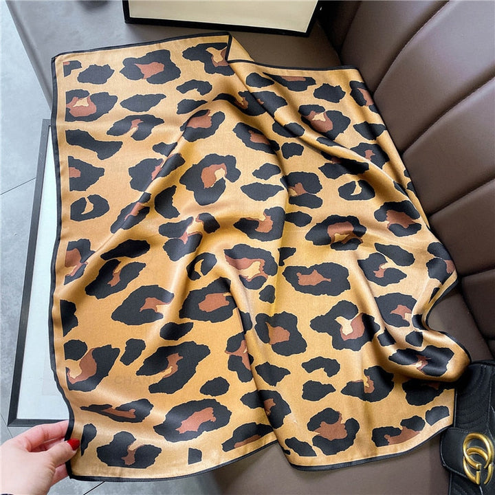 Stilla | Chic 100% Silke Square Leopard Dekoration Kvinder