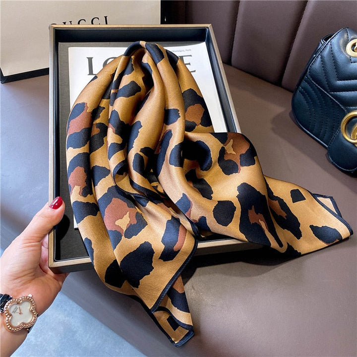 Stilla | Chic 100% Silke Square Leopard Dekoration Kvinder