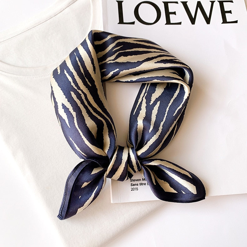 Stilla | 100% Silke Square Med Zebra Dekoration Til Kvinder