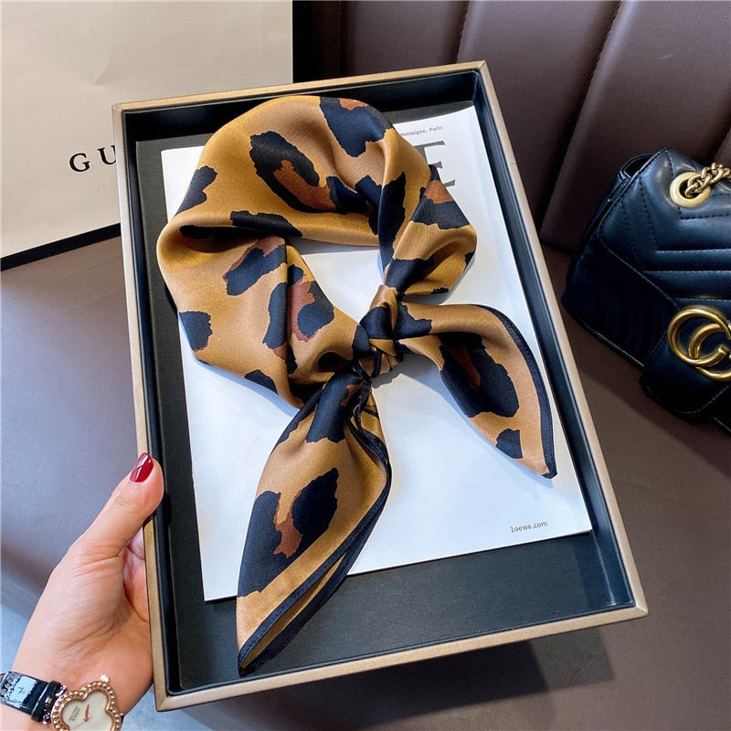 Stilla | Chic 100% Silke Square Leopard Dekoration Kvinder