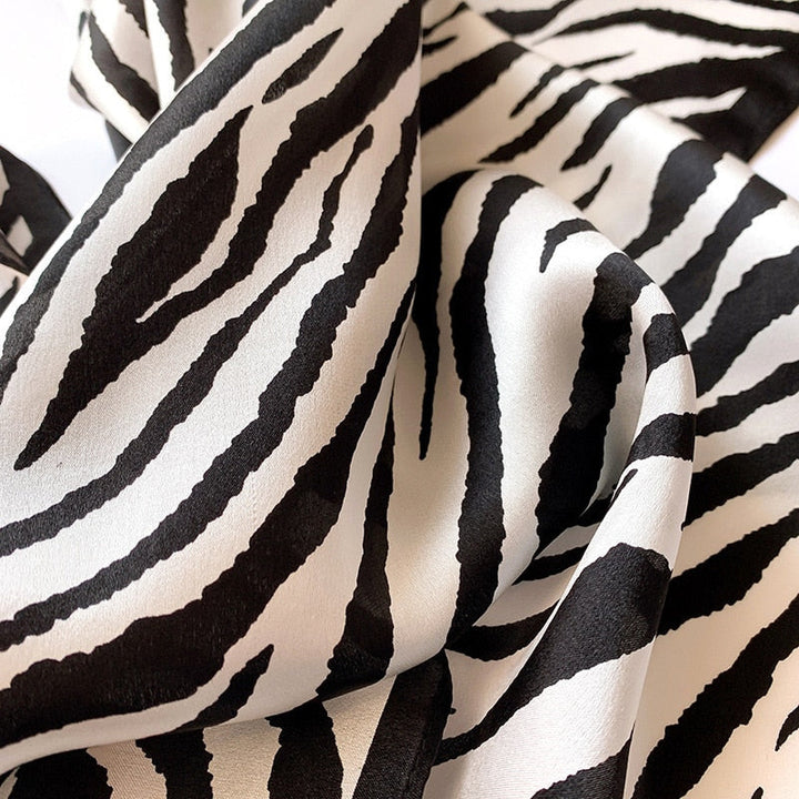 Stilla | 100% Silke Square Med Zebra Dekoration Til Kvinder
