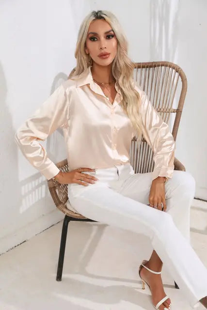 Stilla | Elegant satinbluse med lange ærmer