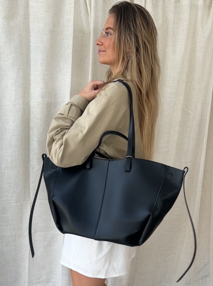 Stilla | Sort Taske i Luksuriøst Design