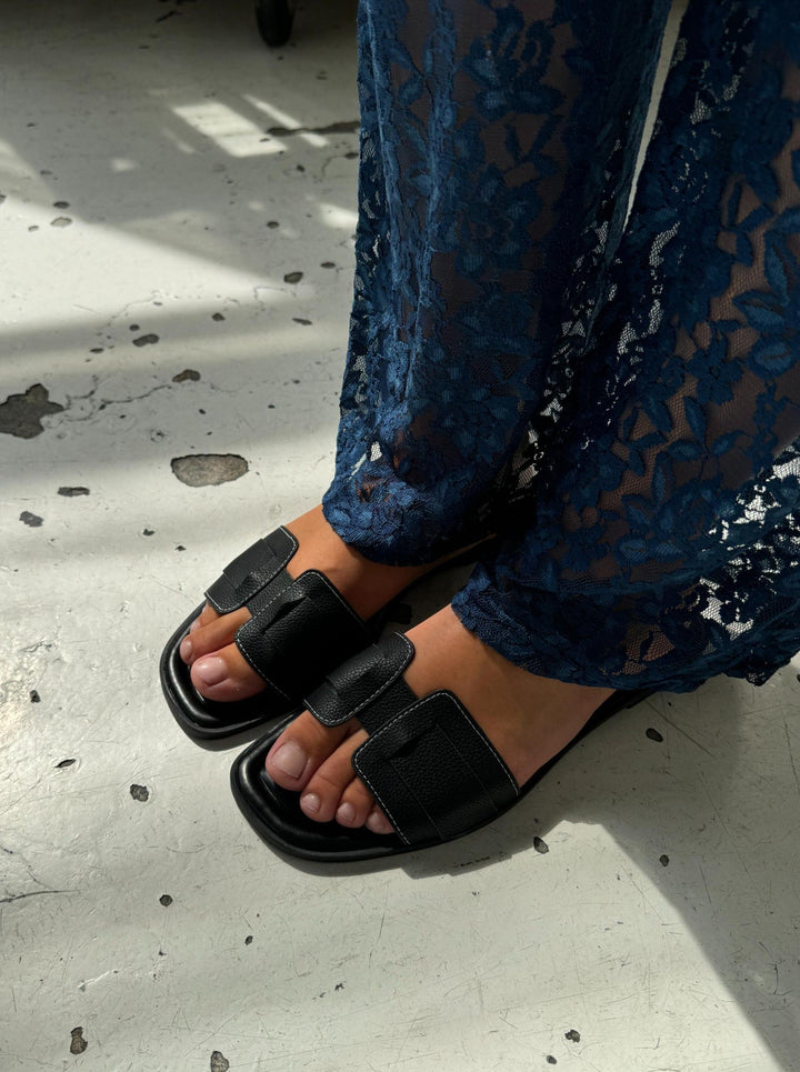 Stilla | Sorte Sandaler med Elegant Design