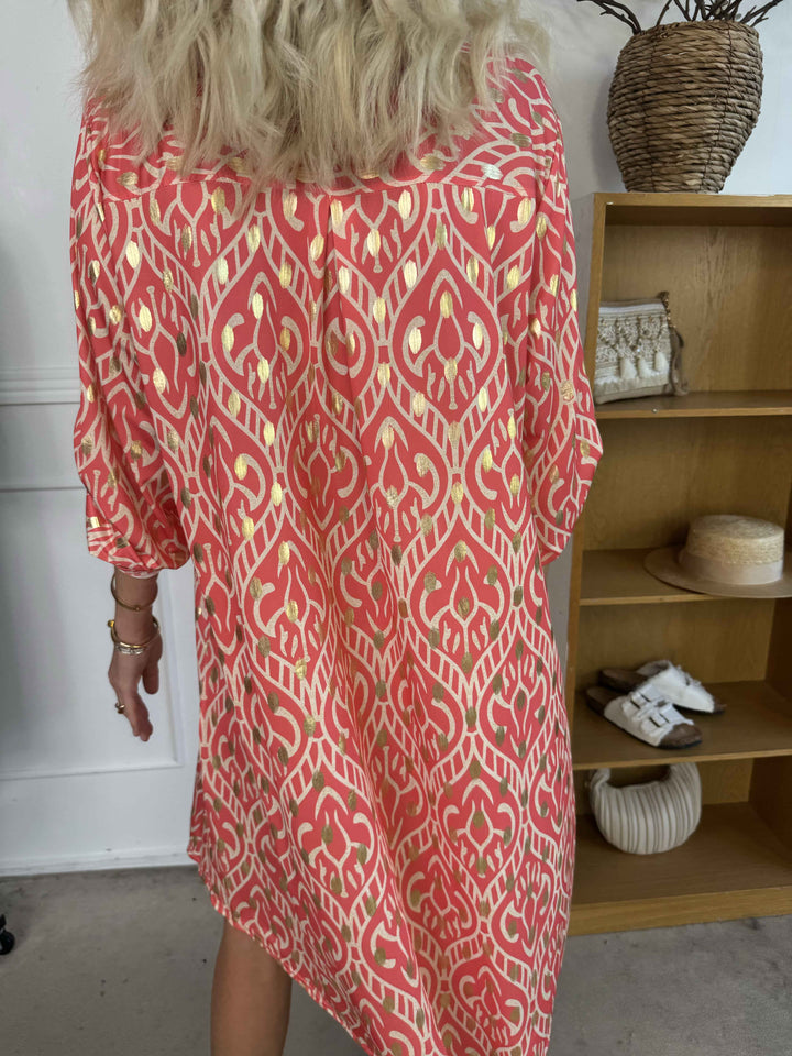 Stilla | Boho Maxikjole Med Gulddetaljer