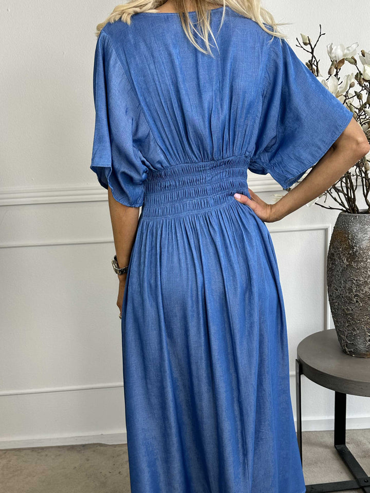 Stilla | Denim Maxikjole Med Smock