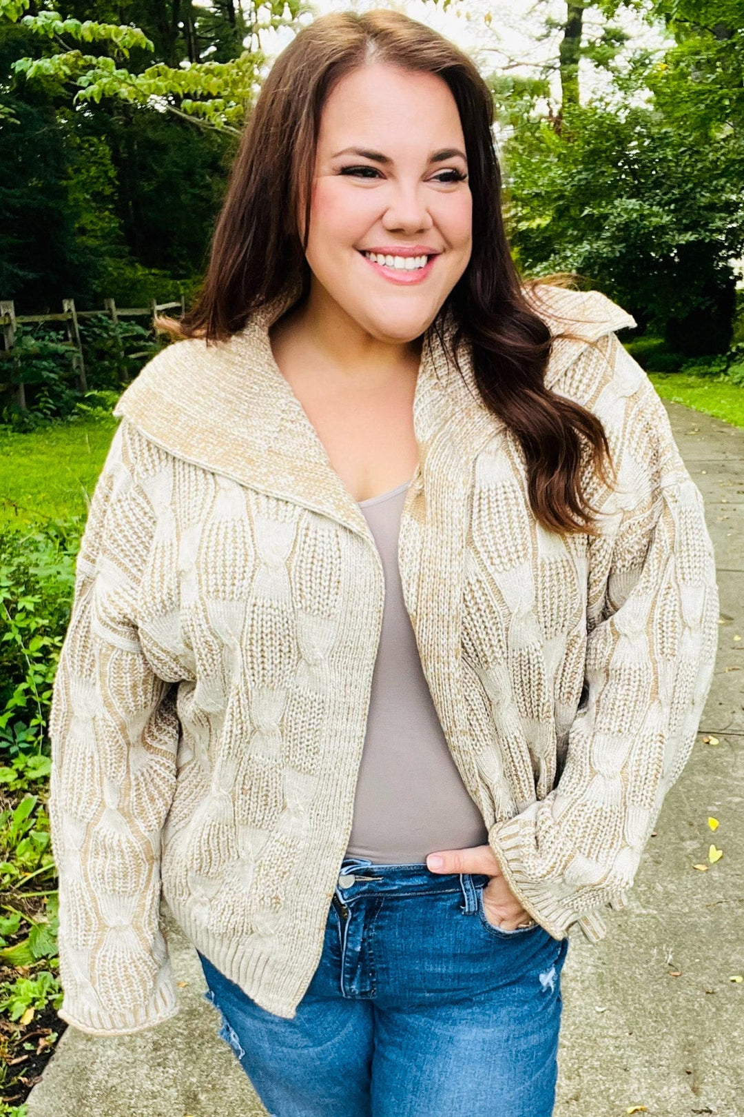 Stilla | Strikjakke Af Struktureret, Drejet Strik Autumn Vibes Taupe Med Krave