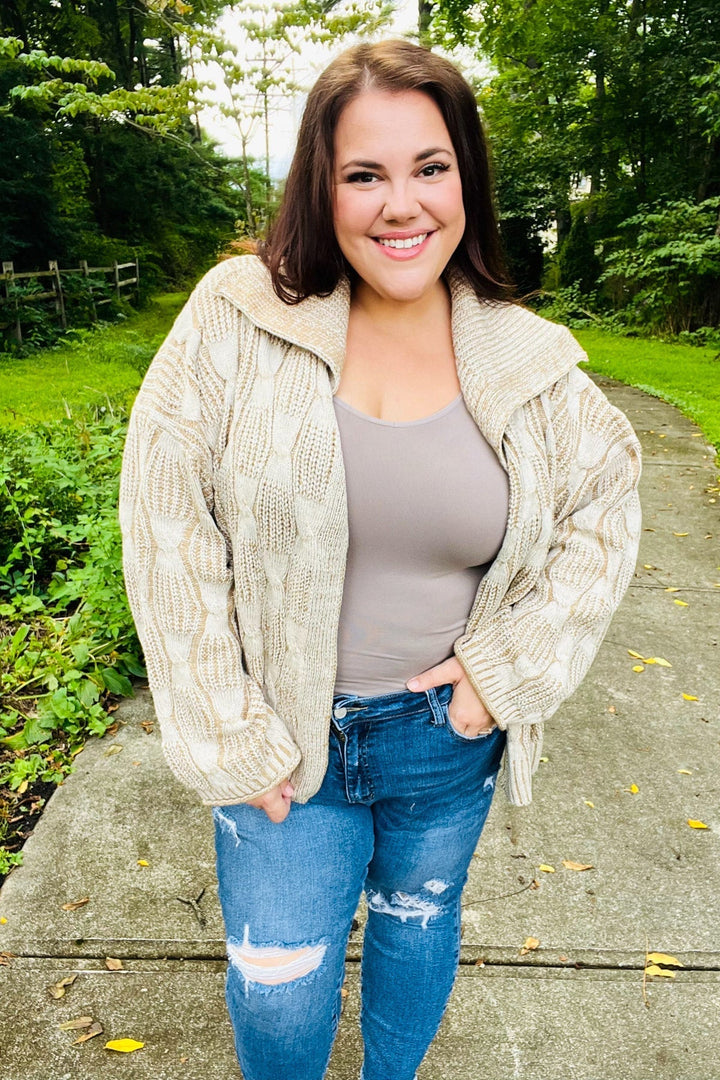 Stilla | Strikjakke Af Struktureret, Drejet Strik Autumn Vibes Taupe Med Krave