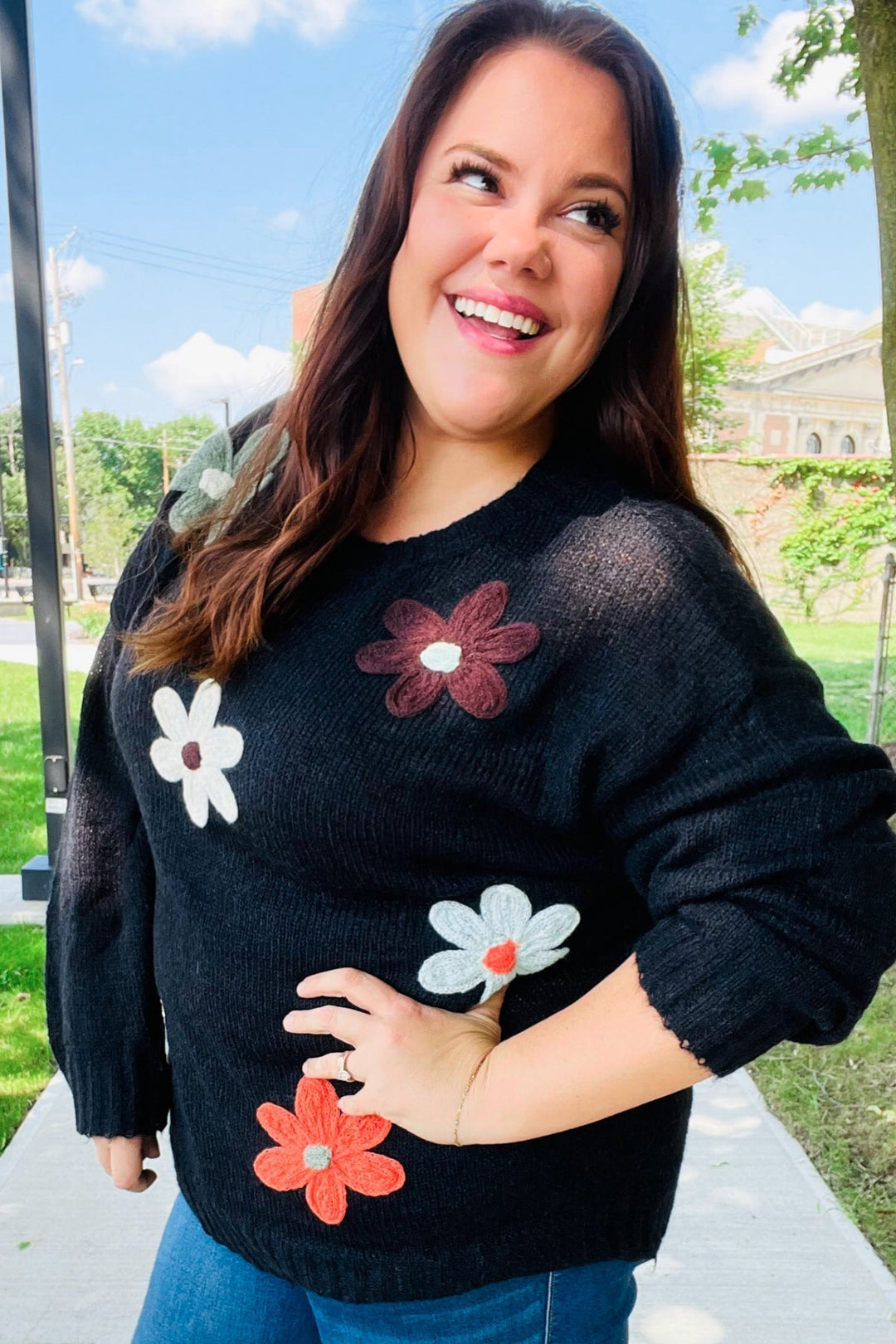 Stilla | Overstørrelse Sweater Af Sort Strik Med Blomsterpatch