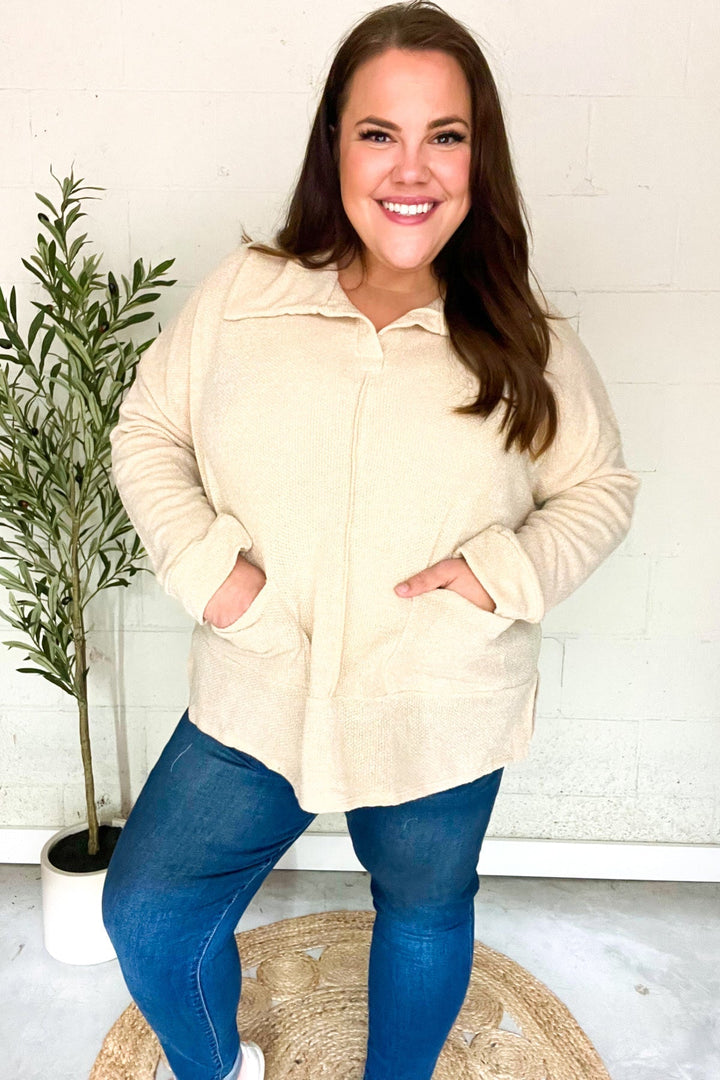 Stilla | Pullover i Let Strik i Havrefarvet Med Indhugget Udsnit og Oversize Krave