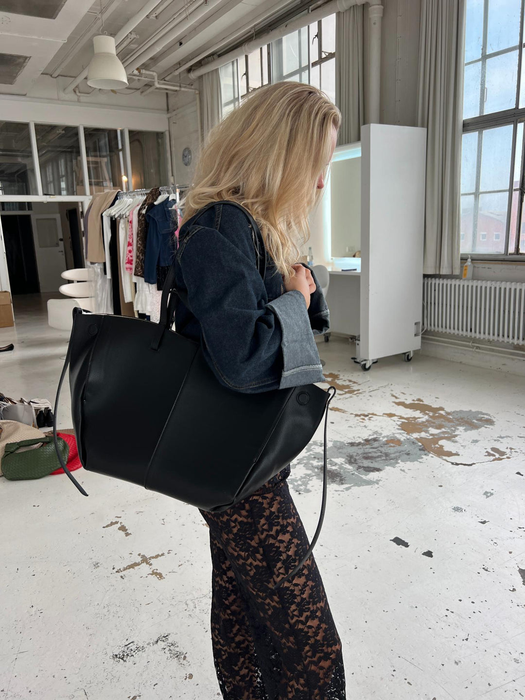 Stilla | Sort Taske i Luksuriøst Design