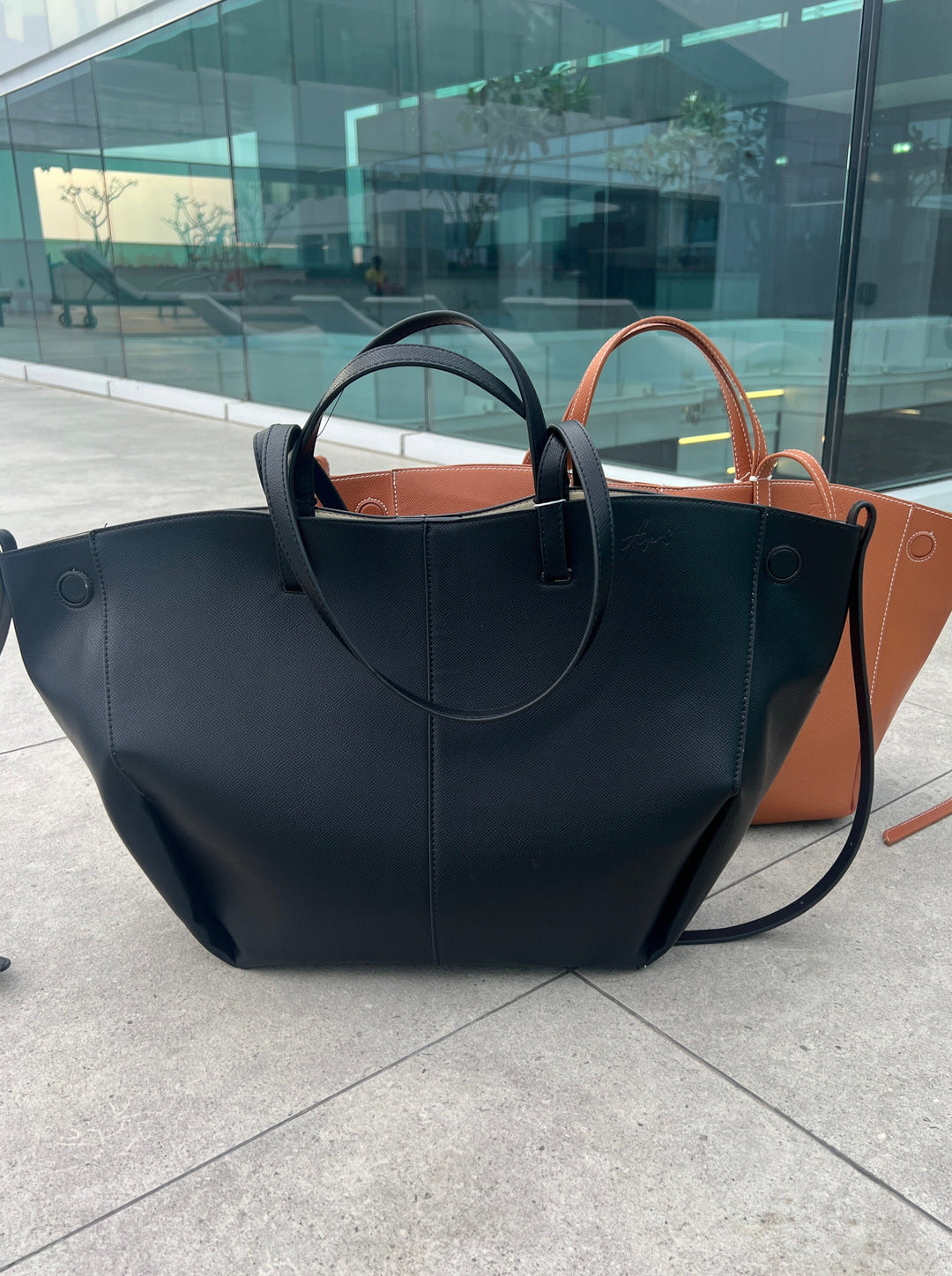 Stilla | Sort Taske i Luksuriøst Design