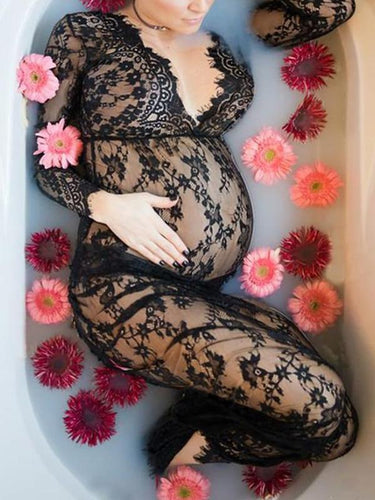 Stilla | Elegante Lang Premaman Kjole Til Fotoshoot Med Lange Ærmer Og Dyb Uregelmæssig Udskæring in Blonde