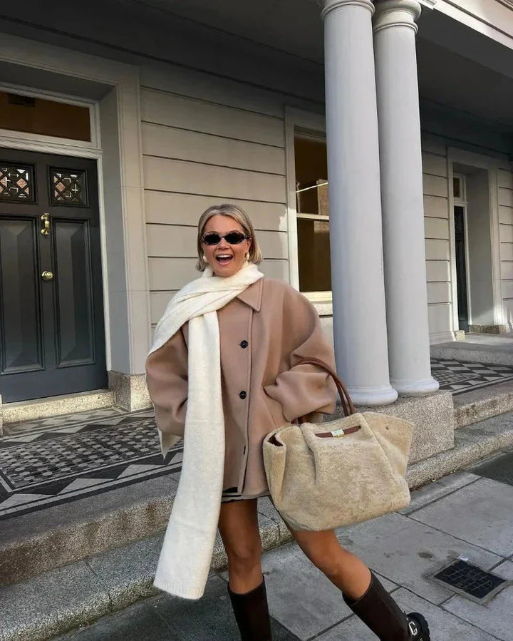 Stilla | Dame overgangsjakke i oversized stil med knaplukning