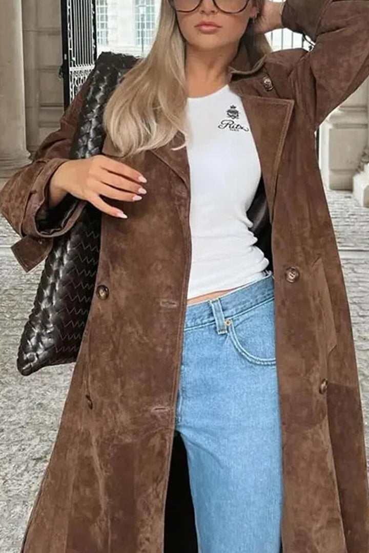 Stilla | Lang Suede Trenchcoat Med Bindebælte og Revers