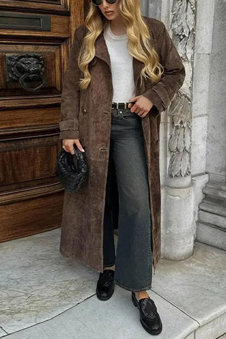 Stilla | Lang Suede Trenchcoat Med Bindebælte og Revers