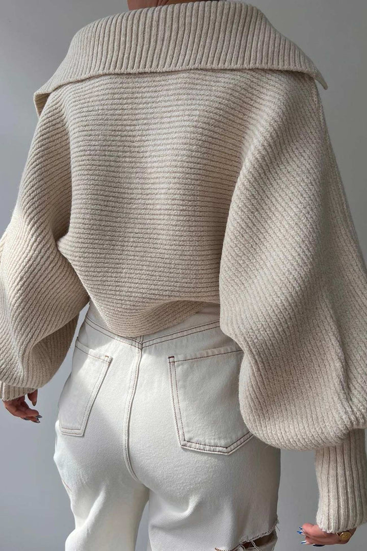 Stilla | Pullover med V-udskæring og puffærmer