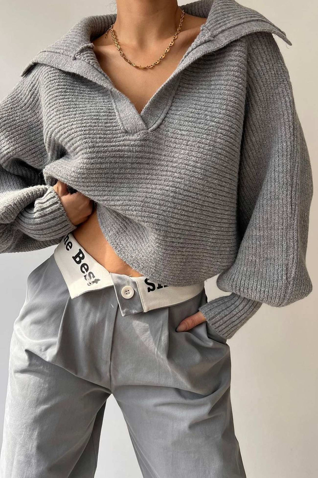 Stilla | Pullover med V-udskæring og puffærmer