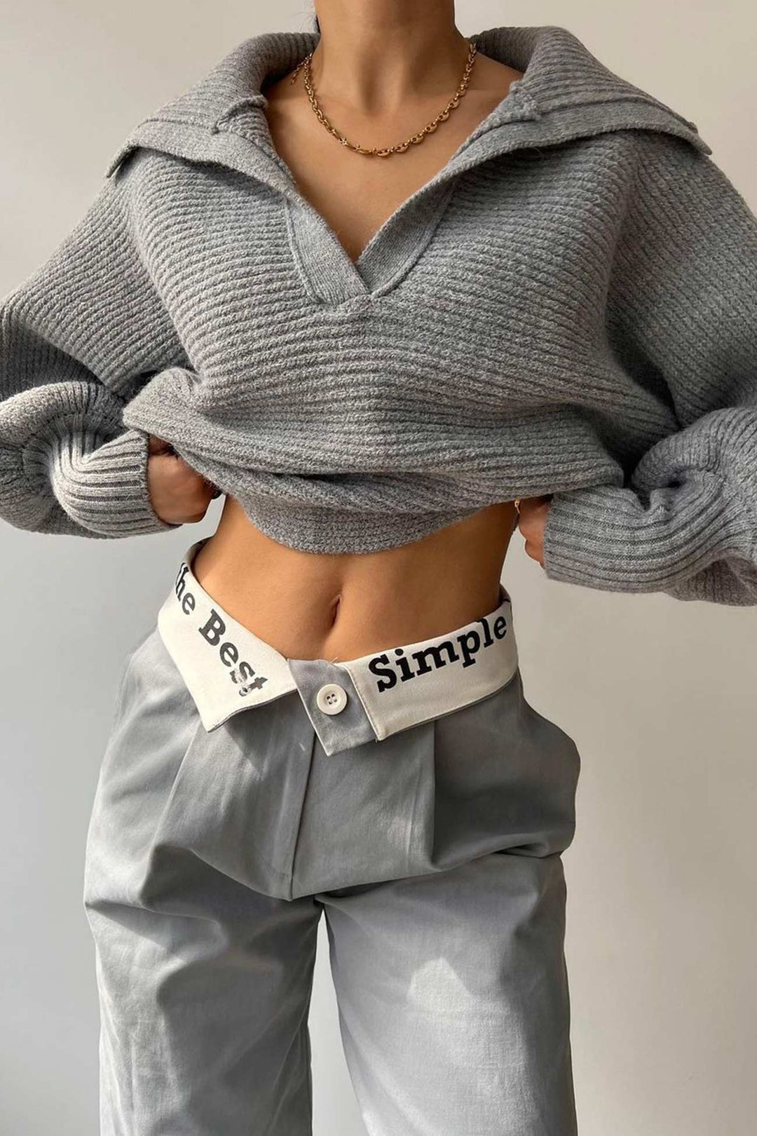 Stilla | Pullover med V-udskæring og puffærmer