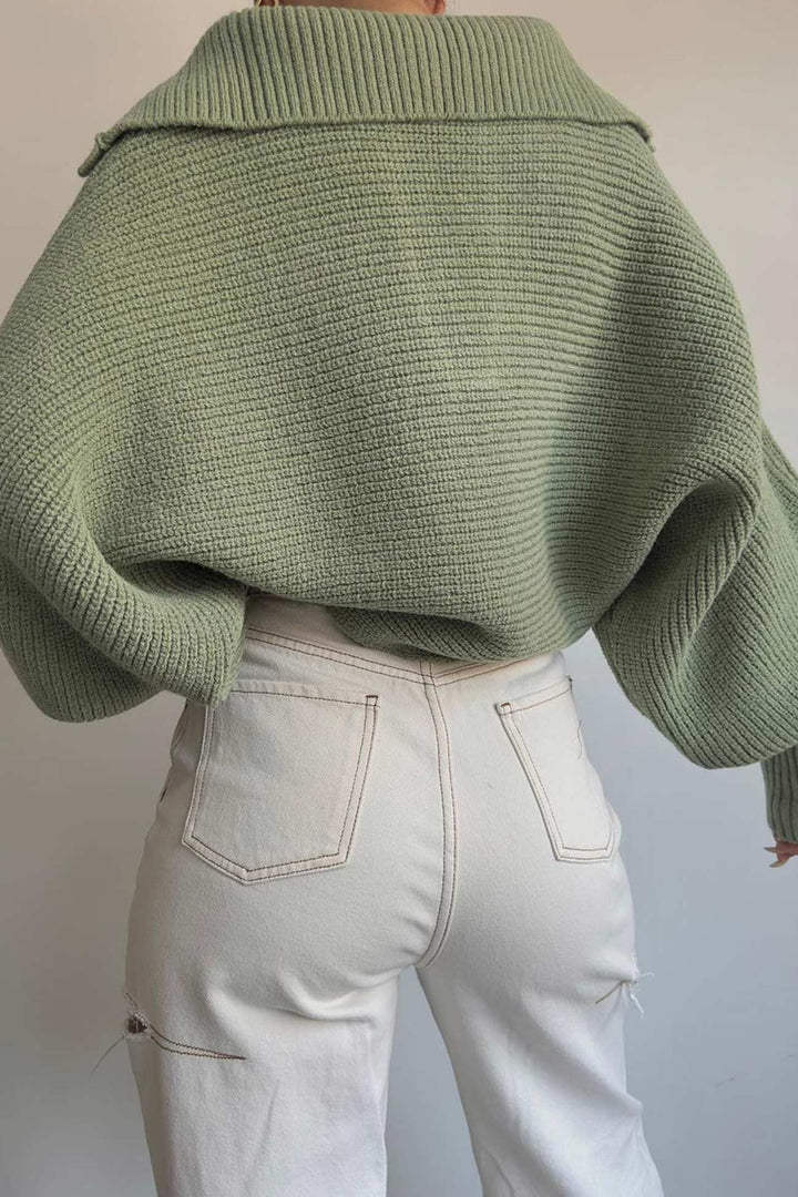 Stilla | Pullover med V-udskæring og puffærmer