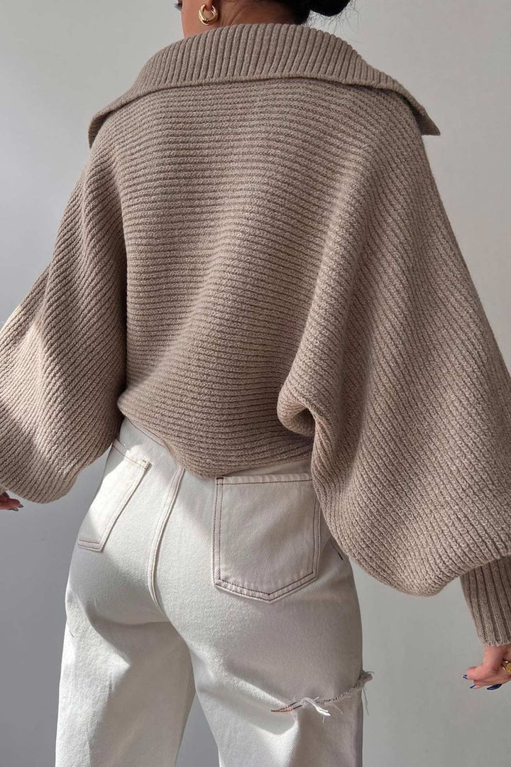 Stilla | Pullover med V-udskæring og puffærmer
