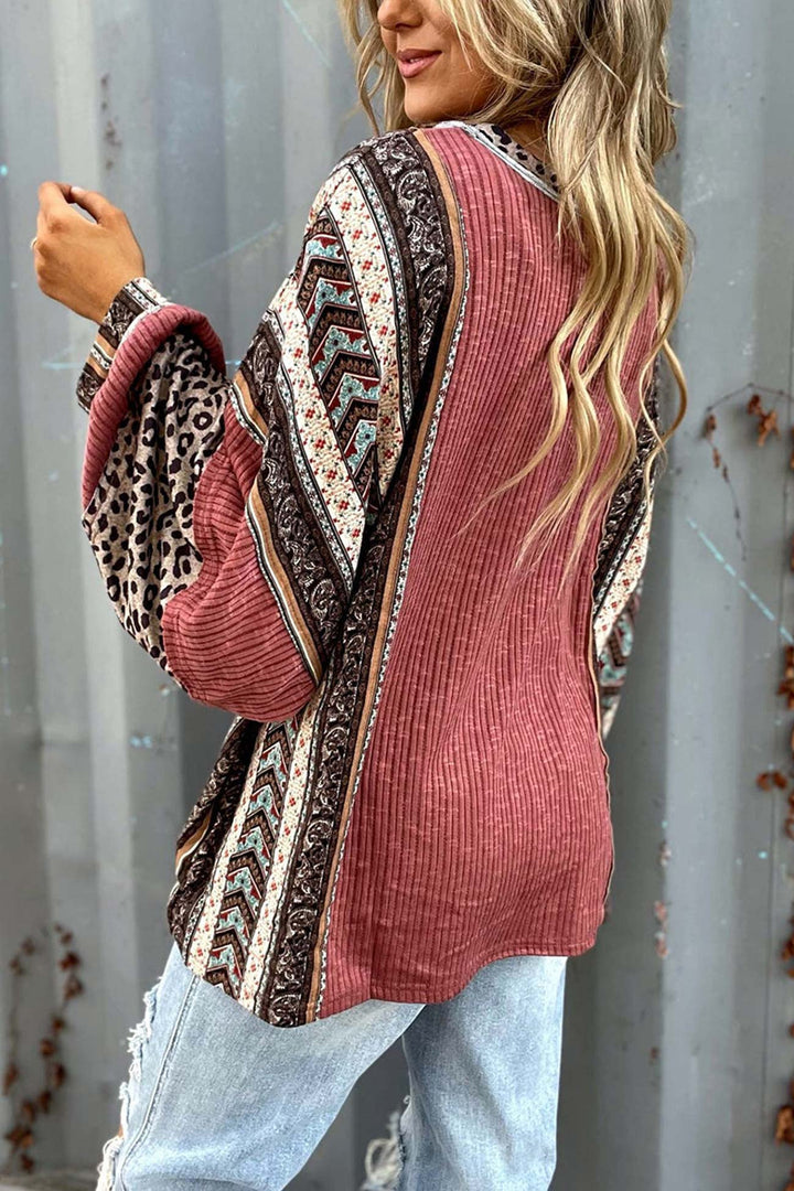 Stilla | Stribet Pullover Med Leopardkontrast