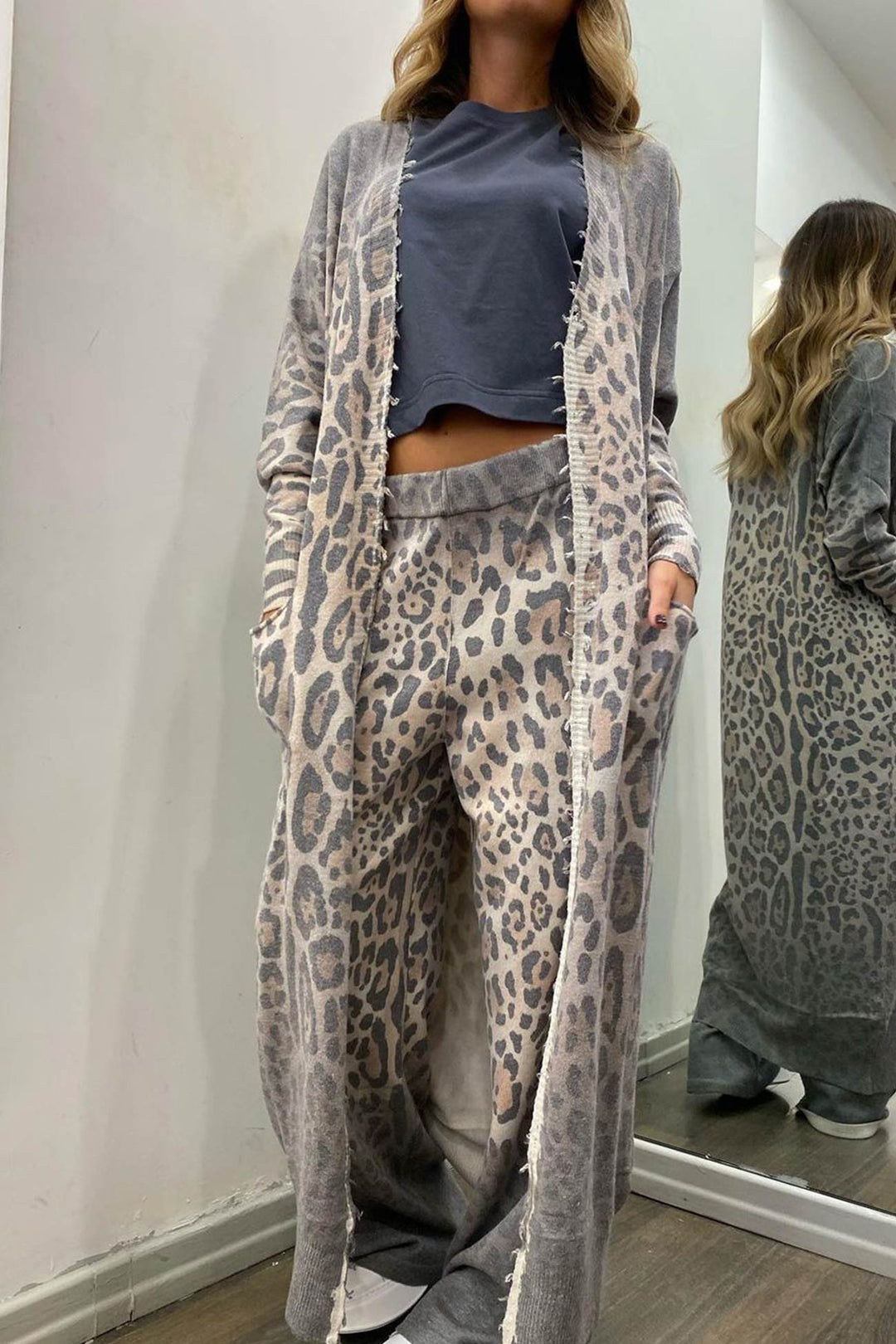 Stilla | Langærmet Strikjakke med Leopardmønster, To-delt Buksedragt