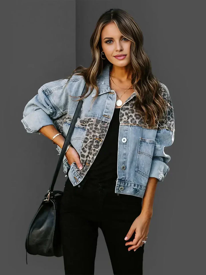 Stilla | Modig Leopard Print Denimjakke