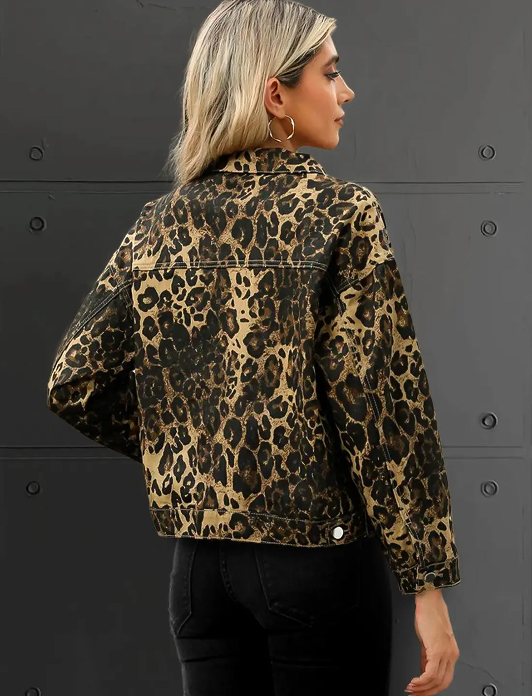 Stilla | Iøjnefaldende leopardjakke