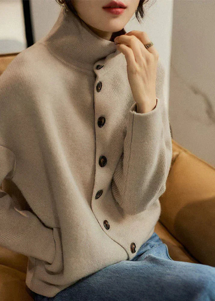 Stilla | Pullover med rullekrave og knapliste